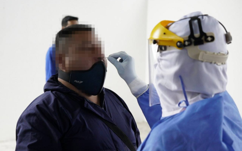 En Ecuador el 60 % de nuevos casos de COVID-19 son de pruebas represadas