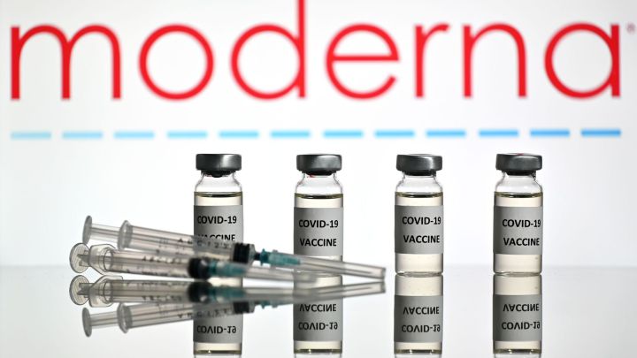 Moderna anuncia que pedirá autorización para su vacuna en EE.UU y Europa.