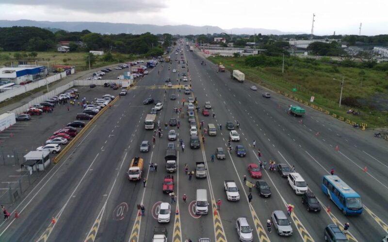 Ecuador: 18 peajes con pase libre por feriado