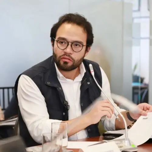 SE DEFIENDE EDGAR LAMA PRESIDENTE DEL IESS SALPICADO POR GLOSA DE CONTRALORÍA