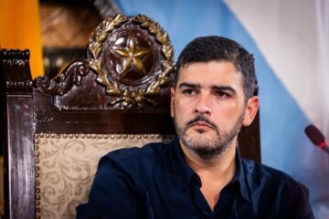 AQUILES ALVAREZ DENUNCIA AL MIT POR INTENTO DE METER LA MANO A $357 MILLONES DEL NUEVO AEROPUERTO