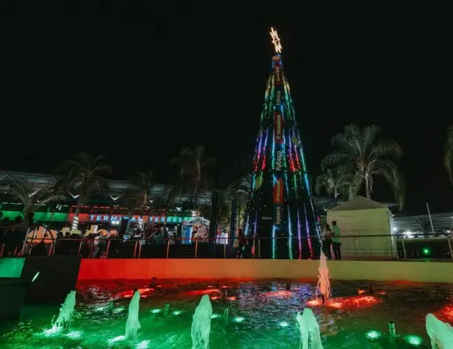INICIÓ LA NAVIDAD EN LA TERMINAL TERRESTRE DE GUAYAQUIL CON LUCES, MÚSICA Y ENCENDIDO DEL ÁRBOL
