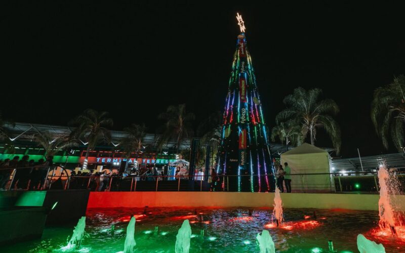 INICIÓ LA NAVIDAD EN LA TERMINAL TERRESTRE DE GUAYAQUIL CON LUCES, MÚSICA Y ENCENDIDO DEL ÁRBOL