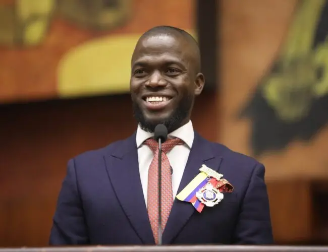 «ES UN HONOR REPRESENTAR A NUESTRO PAÍS», ENNER VALENCIA TRAS SU CONDECORACIÓN EN LA ASAMBLEA