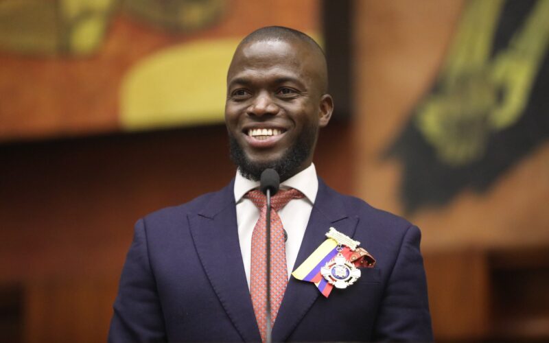 «ES UN HONOR REPRESENTAR A NUESTRO PAÍS», ENNER VALENCIA TRAS SU CONDECORACIÓN EN LA ASAMBLEA