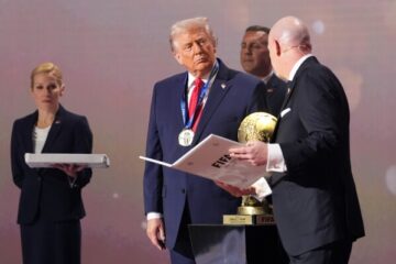 TRUMP GANA EL PRIMER PREMIO FIFA DE LA PAZ