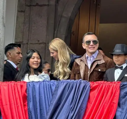 NOBOA: «MUY CONTENTO DE COMPARTIR ESTA SERENATA CON EL PUEBLO QUITEÑO»…