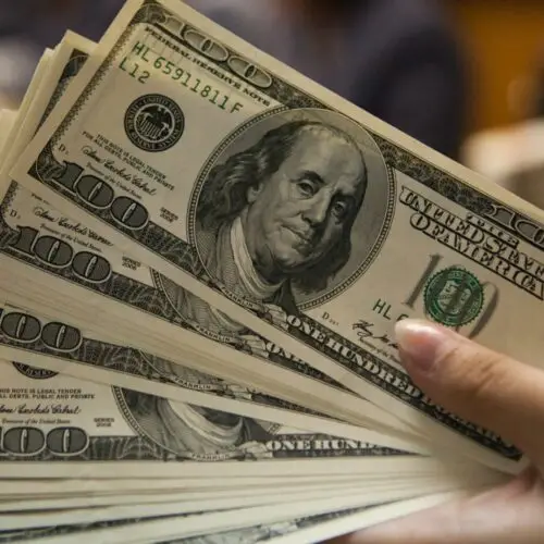 ALERTA EN ECUADOR: EE.UU.  GRAVARÁ CON 1% LAS REMESAS DESDE ENERO DE 2026