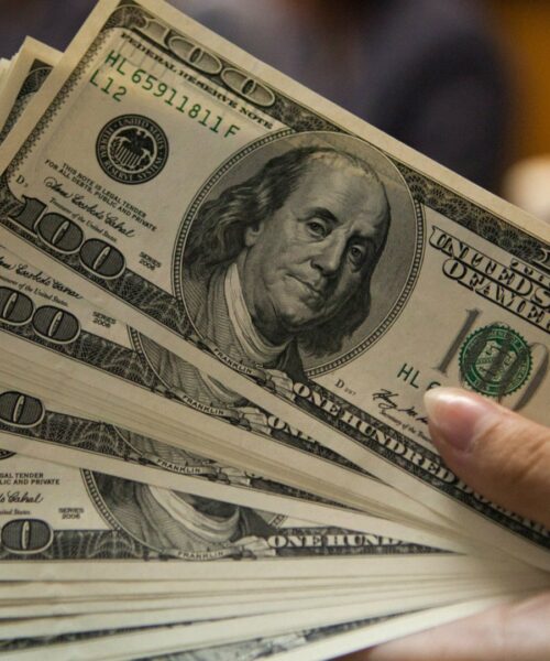 ALERTA EN ECUADOR: EE.UU.  GRAVARÁ CON 1% LAS REMESAS DESDE ENERO DE 2026