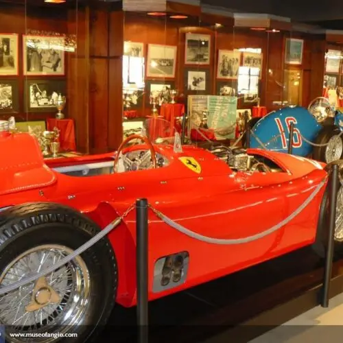 MUSEO FANGIO RECIBE FIA FOUNDING MEMBERS’ CLUB HERITAGE PROMOTION CUP DE 2025