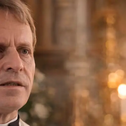 HALLAN EL CUERPO SIN VIDA DEL SACERDOTE MAXIMILIANO ESTUPIÑÁN EN SU DOMICILIO EN QUITO