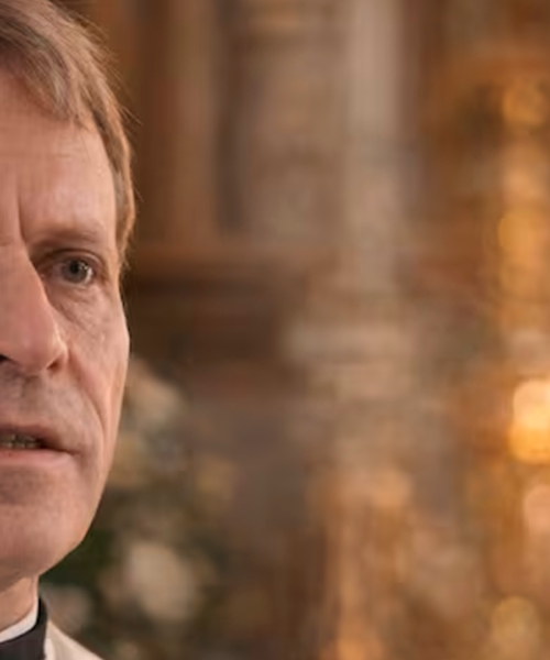 HALLAN EL CUERPO SIN VIDA DEL SACERDOTE MAXIMILIANO ESTUPIÑÁN EN SU DOMICILIO EN QUITO